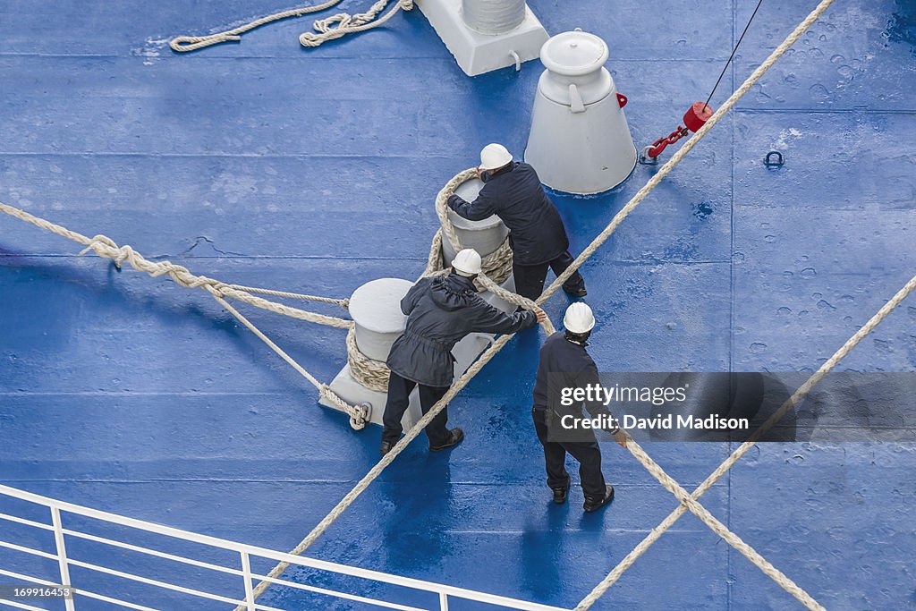 Hawser Protection Ropes Men Securing Hawser Ropes To Bollards On Ship High-Res Stock Photo ...