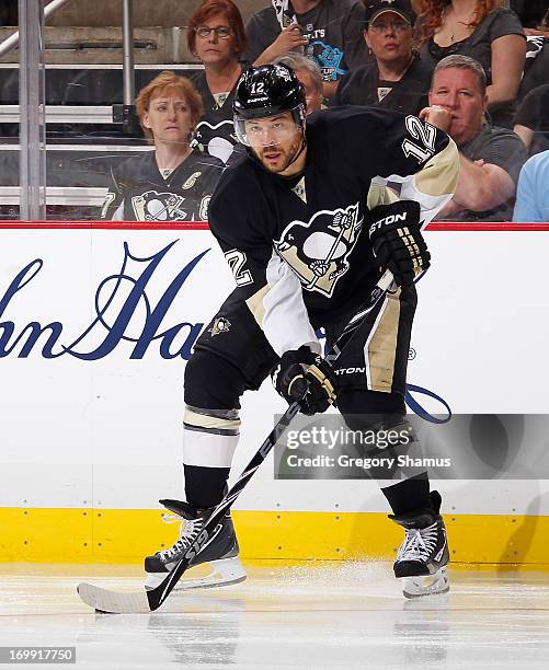 Jarome Iginla of the Pittsburgh Penguins controls the puck against the Boston Bruins in Game One of the Eastern Conference Final during the 2013 NHL...