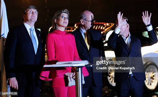 King Willem-Alexander of The Netherlands , Queen Maxima, CEO of Daimler AG, Dieter Zetsche and Fritz Kuhn, major of Stuttgart react during a visit in...