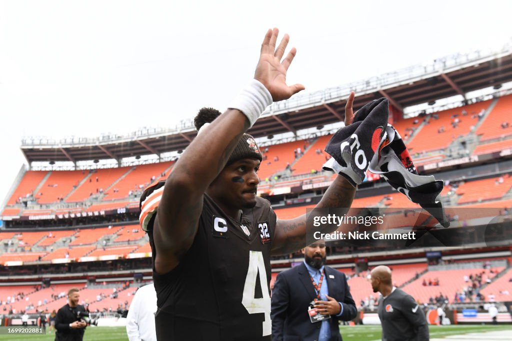 Tennessee Titans v Cleveland Browns