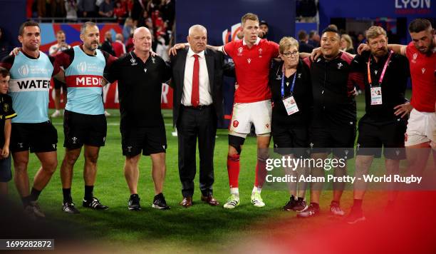 Warren Gatland, Head Coach of Wales, speaks with players of Wales as they huddle whilst celebrating victory over Australia after the Rugby World Cup...