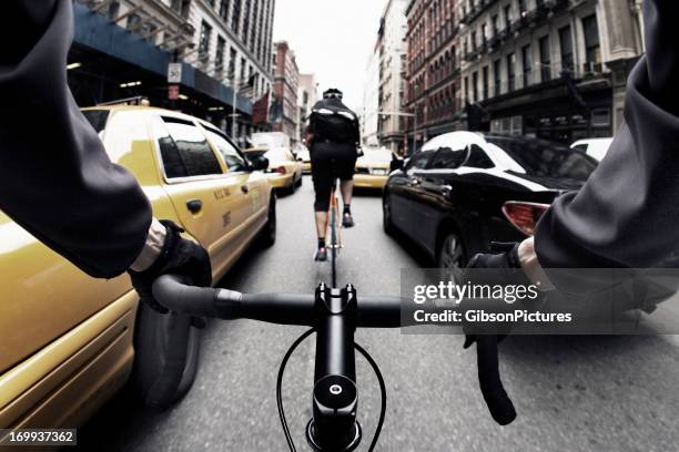 threading the needle in nyc - bicycle messenger stock pictures, royalty-free photos & images