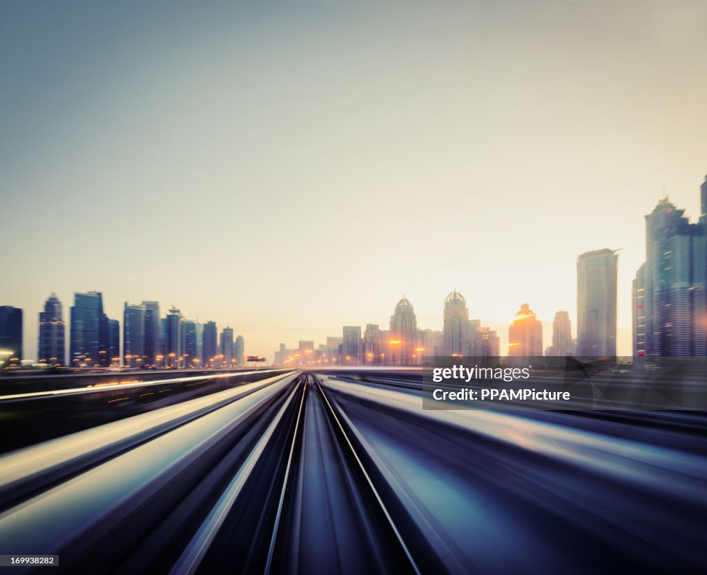 ドバイ高速動作