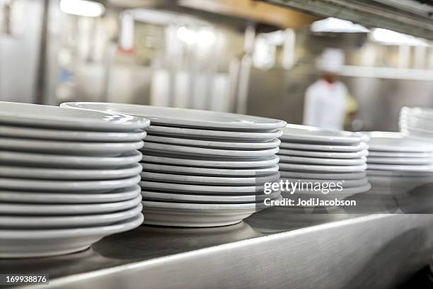 cozinha industrial mostrar louça - loiça imagens e fotografias de stock