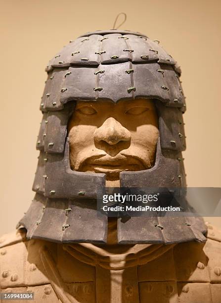 stone helm eines terrakotta-krieger von xian - provinz shaanxi stock-fotos und bilder