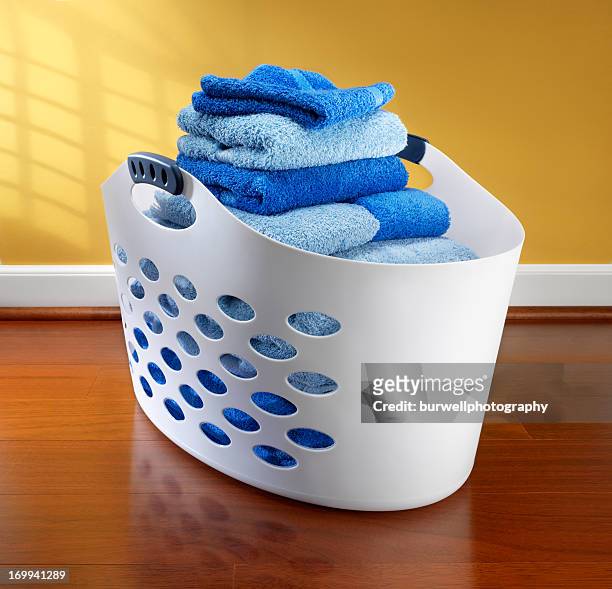 cesta de roupa suja cheia com toalhas - laundry basket imagens e fotografias de stock