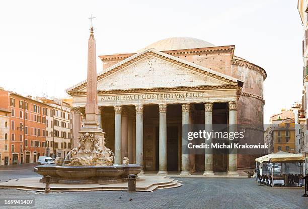 pantheon in rom - tympanon stock-fotos und bilder