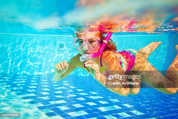 schnorcheln die unterwasserwelt - scuba diving girl stock-fotos und bilder