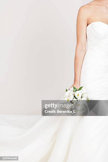 bride holding a bouquet - bride holding bouquet stock pictures, royalty-free photos & images