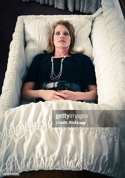 dead or alive - coffin stockfoto's en -beelden