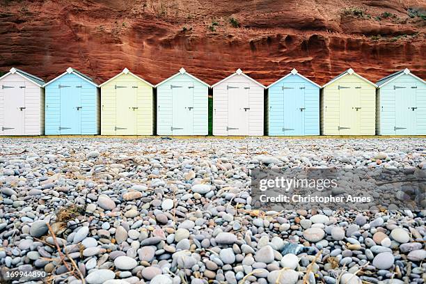 cabañas de madera - beach hut fotografías e imágenes de stock