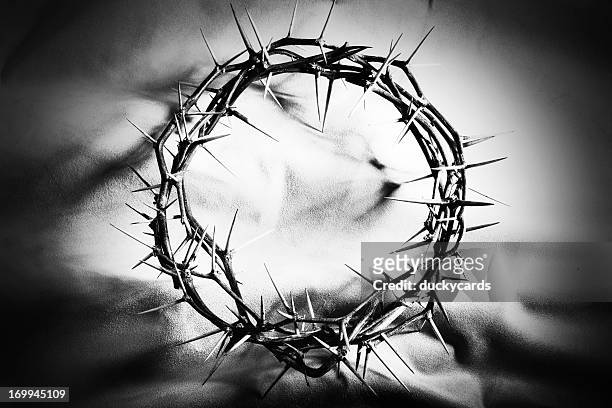 crown of thorns in black and white - good friday stock pictures, royalty-free photos & images