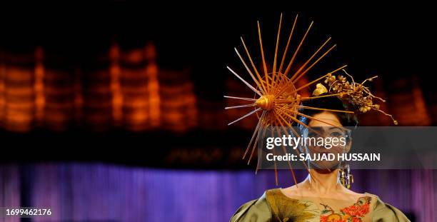 An Indian model showcases a creation by Indian designer Varun Bhal during the third day of the HDIL India Couture Week in Mumbai on October 14, 2009....