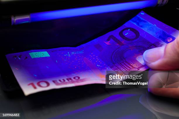 money testing - detector euro european currency fake check - imitation stockfoto's en -beelden