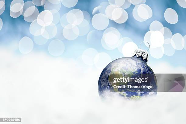 earth christmas decoration - snowflake snow ornament winter holiday - empty snow globe stockfoto's en -beelden