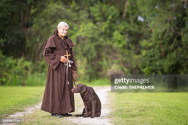 monk and his dog - ceremonieel gewaad stockfoto's en -beelden