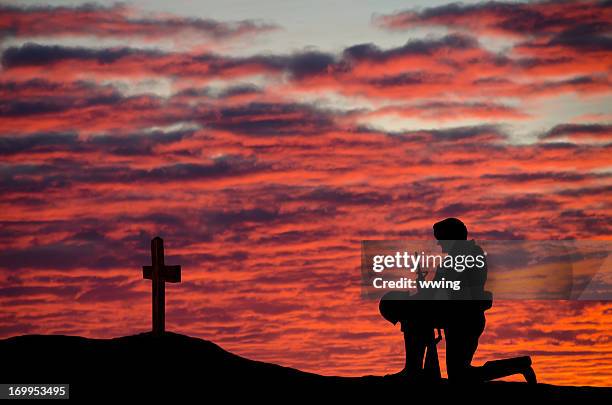 veterans' day soldier - vigil stock pictures, royalty-free photos & images