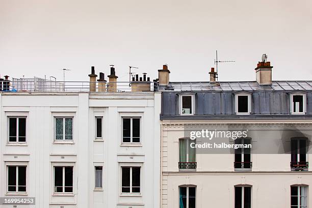 paris roofline - french building stock-fotos und bilder