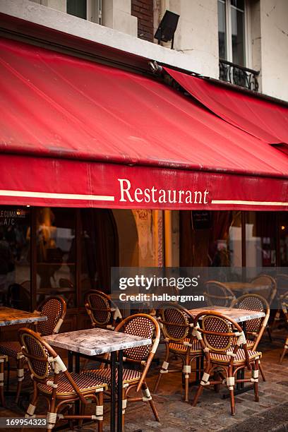 restaurante al aire libre en parís - bistro paris fotografías e imágenes de stock