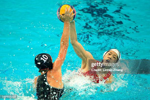 Zhu Yajing of China challenges Kelly Rulon of the United States during day fifth of the FINA Women's World League Super Final 2013 match between...