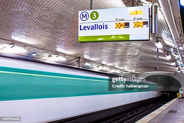 paris metro - paris metro sign stockfoto's en -beelden