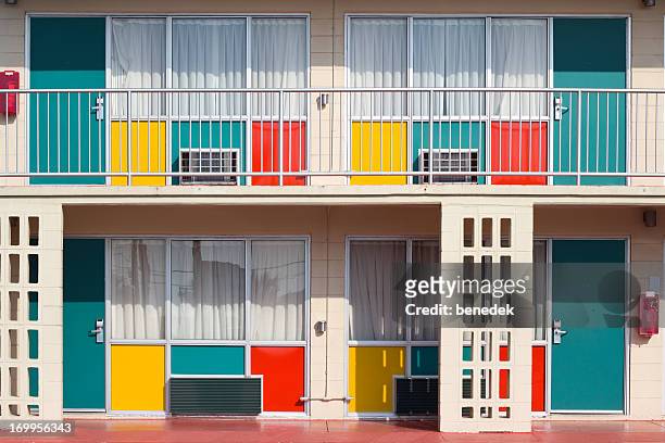 colorido motel - motel imagens e fotografias de stock