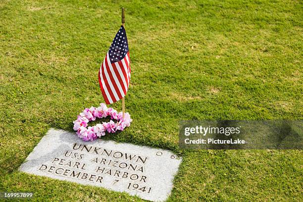 punchbowl cemetery unknown uss arizona grave site - hawaii flag 個照片及圖片檔