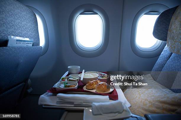 airline meal for business class - plane food stock pictures, royalty-free photos & images