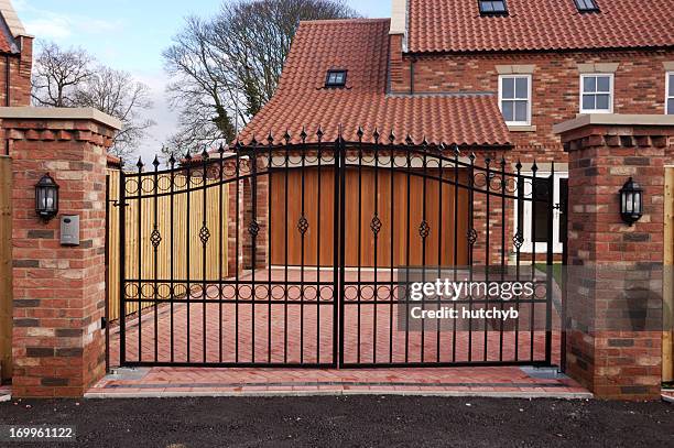 new gated house - gateway stock pictures, royalty-free photos & images