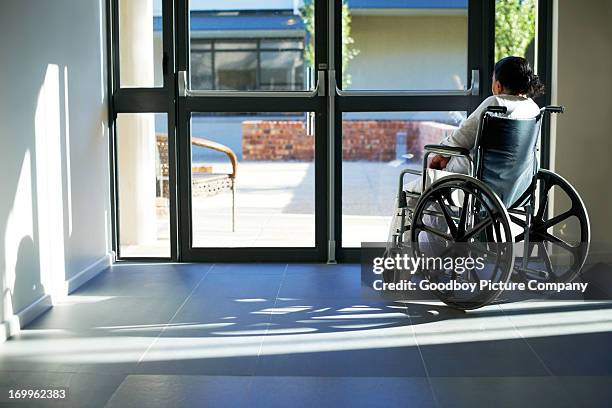 no visitors today - mishandeling stockfoto's en -beelden