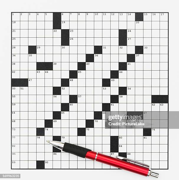 blank crossword puzzle and pen - kruiswoordpuzzel stockfoto's en -beelden