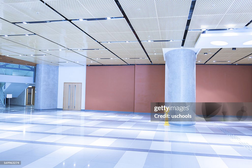 Moderno edificio de oficinas en el Lobby