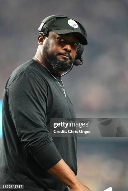 Head coach Mike Tomlin of the Pittsburgh Steelers reacts after a play in the game against the Las Vegas Raiders during the fourth quarter at...