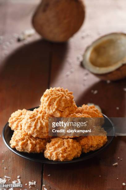 coconut macaroons - coconut biscuits stock pictures, royalty-free photos & images