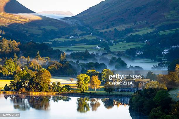 english lake district: see grasmere sonnenaufgang - lake district stock-fotos und bilder