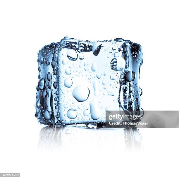 ice cube - water frozen cold fresh - ice cube stockfoto's en -beelden