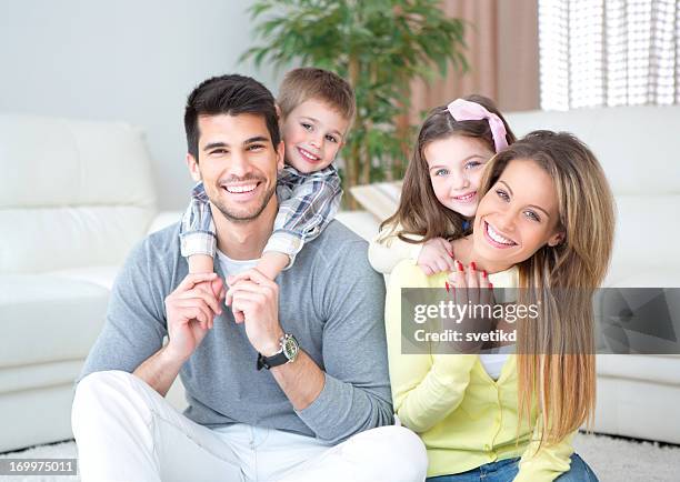 famiglia. - four people smiling foto e immagini stock