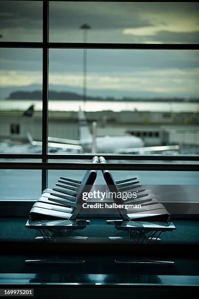 seats at sfo with jet - san francisco international airport stock pictures, royalty-free photos & images