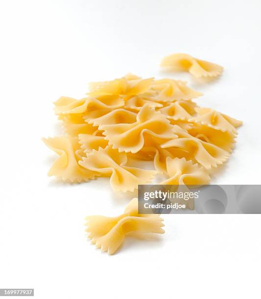 roh farfalle - farfalle stock-fotos und bilder