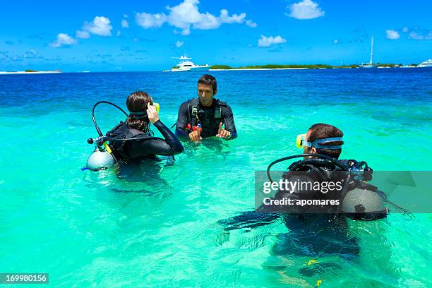 diving training in a tropical turquoise island - swimming classroom stock pictures, royalty-free photos & images