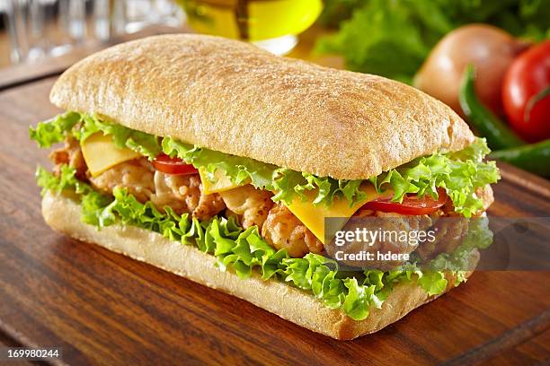 sandwich mit hühnchenstreifen - breaded chicken stock-fotos und bilder