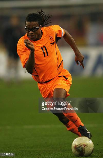 Edgar Davids of Holland running anticipating a pass during the international friendly between Germany and Holland held on November 20, 2002 at The...