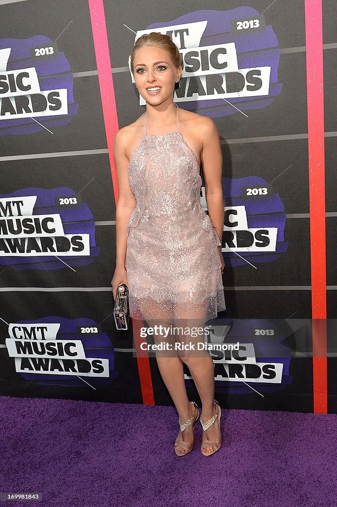 2013 CMT Music Awards - Red Carpet