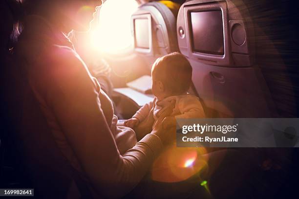 avião viajar com criança de colo - vehicle seat - fotografias e filmes do acervo