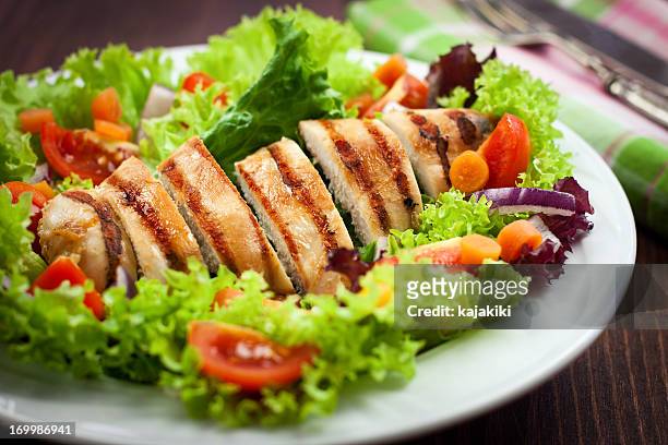 chicken salad - kipfilet stockfoto's en -beelden