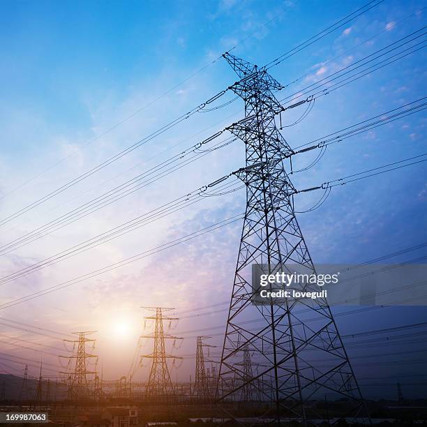 high voltage tower electricity pylon - electricity pylon stock-fotos und bilder