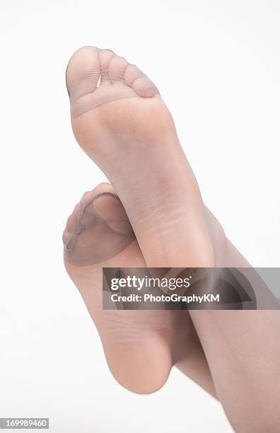 sexy cuadrados - stocking feet fotografías e imágenes de stock