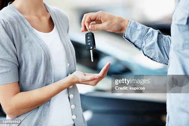 final stage in her vehicle purchase - car keys hand stockfoto's en -beelden