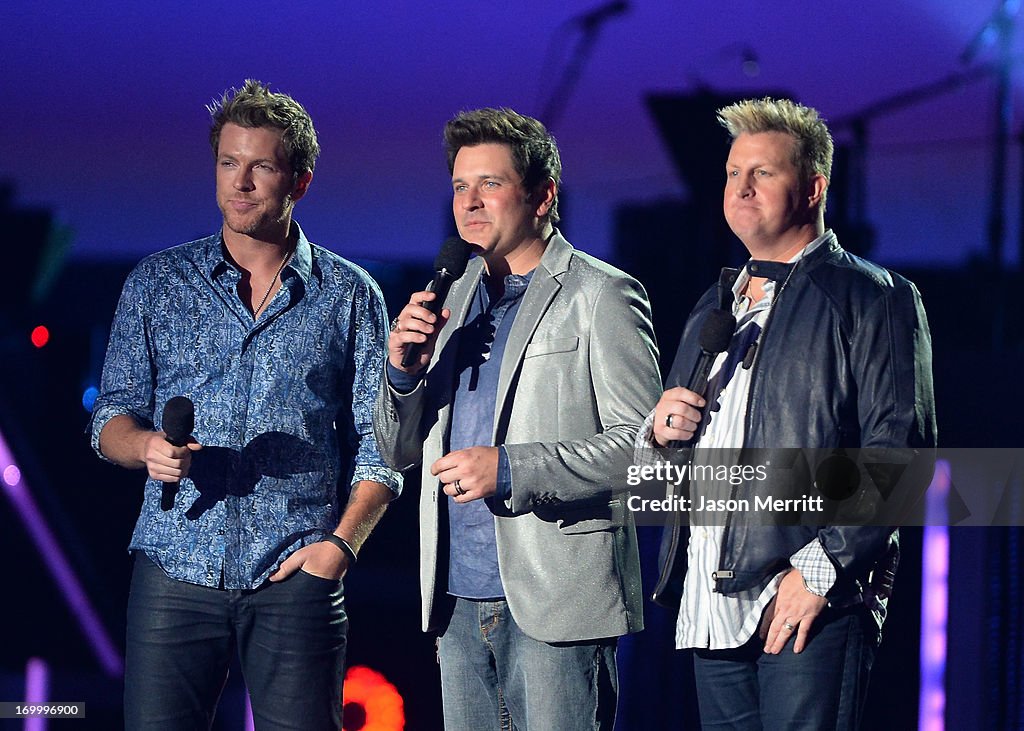 2013 CMT Music Awards - Show