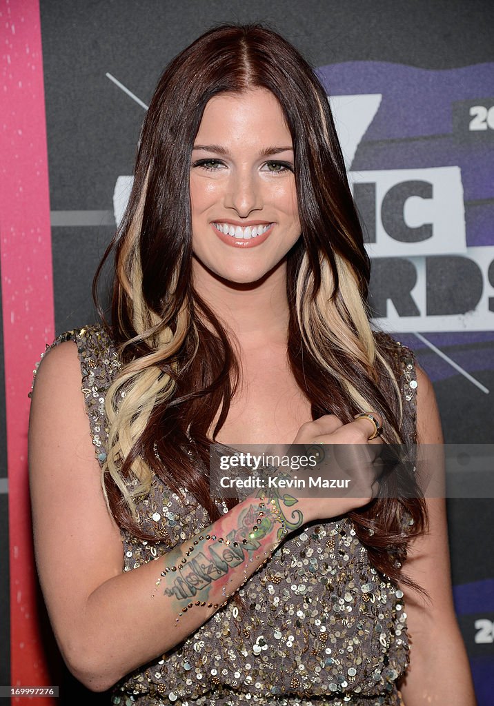 2013 CMT Music Awards - Red Carpet